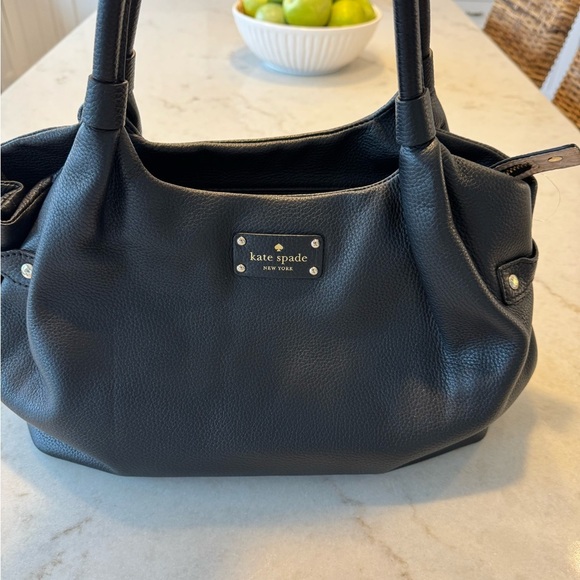 KATE SPADE BLACK LEATHER BAG! Zip closure! Spacious, versatile everyday bag!! - Picture 3 of 8